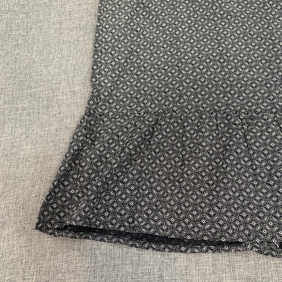 Gap Button‎ Down Sleeveless Blouse Black White Medium Lightweight V-Neckline - Picture 9 of 10